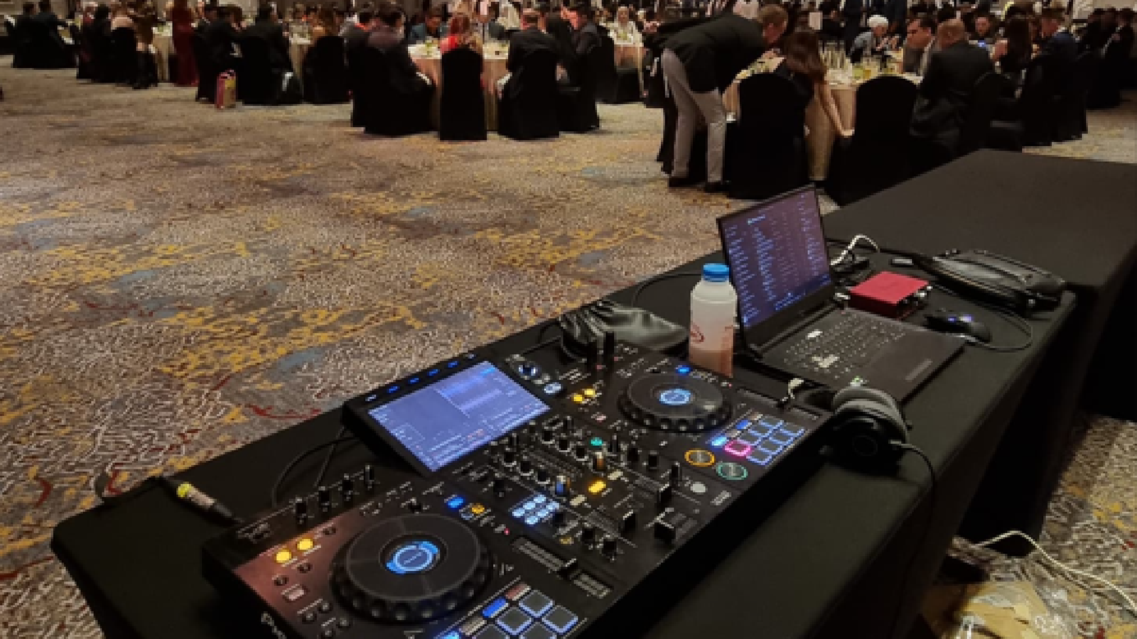 DJ